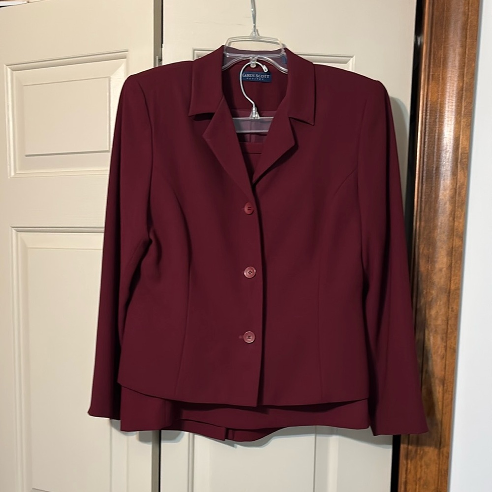 Karen Scott Burgundy suit -used 12P&skirt 14P